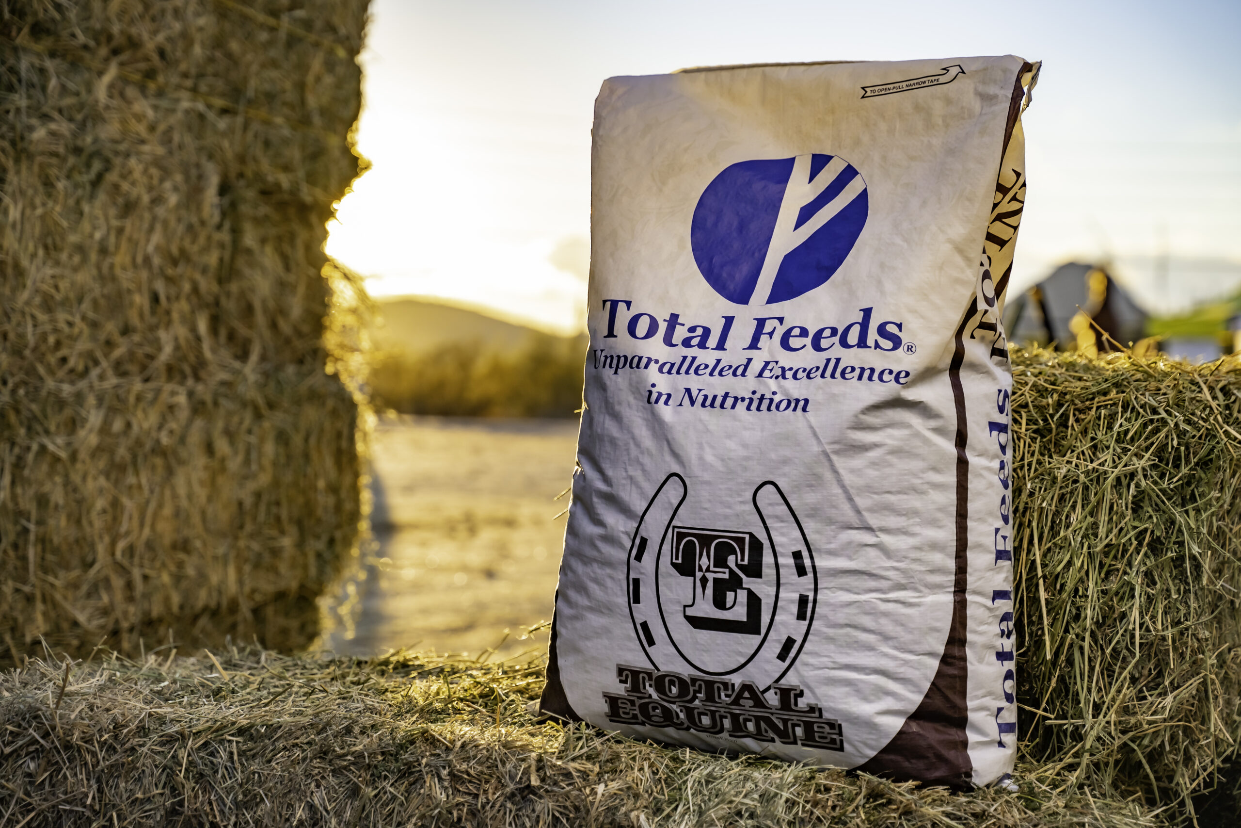 Total Equine Horse Feed - Three Bars